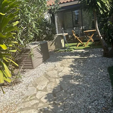 Pavillon Bord De Gruisan בית נופש *