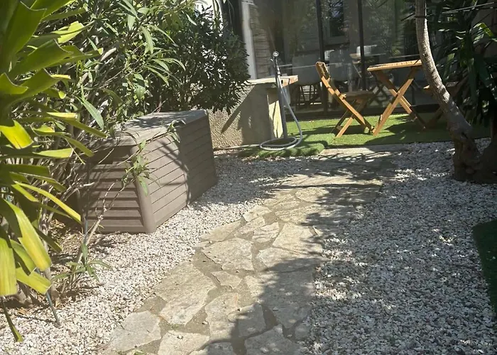Pavillon Bord De Gruisan Holiday home *